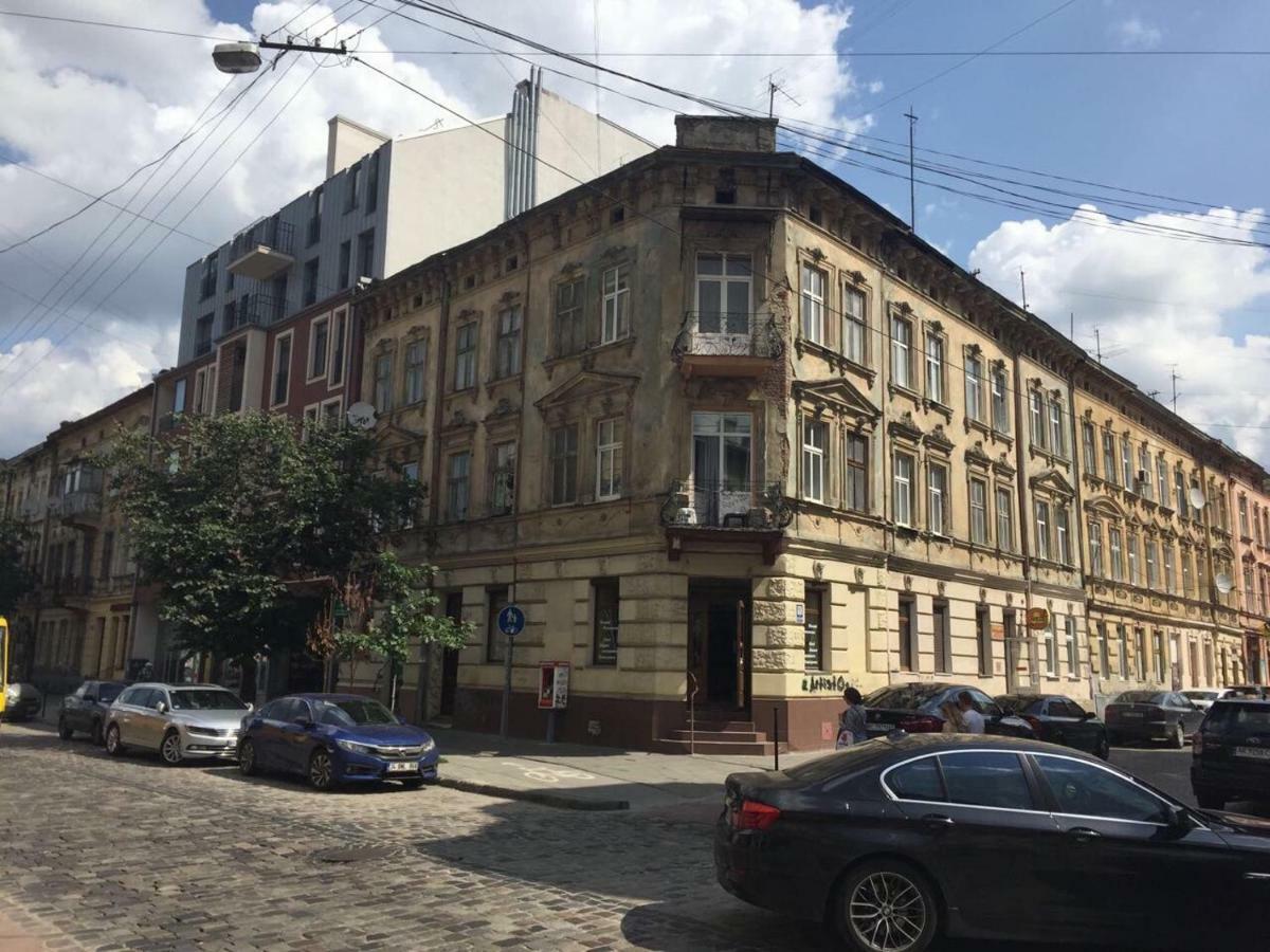 Apartment Studio Near Forum Львов Экстерьер фото